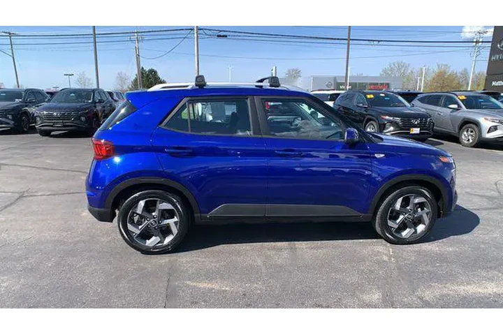 $18385 : Hyundai VENUE 2023 Limited 4 image 6