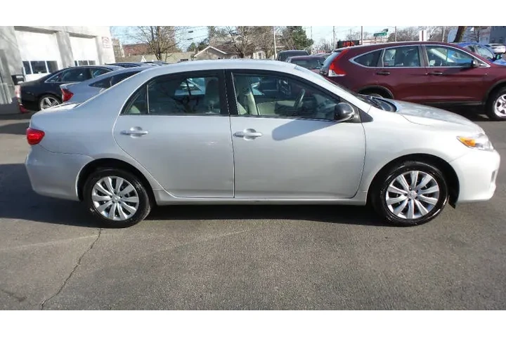 $8900 : 2013 Corolla LE image 4