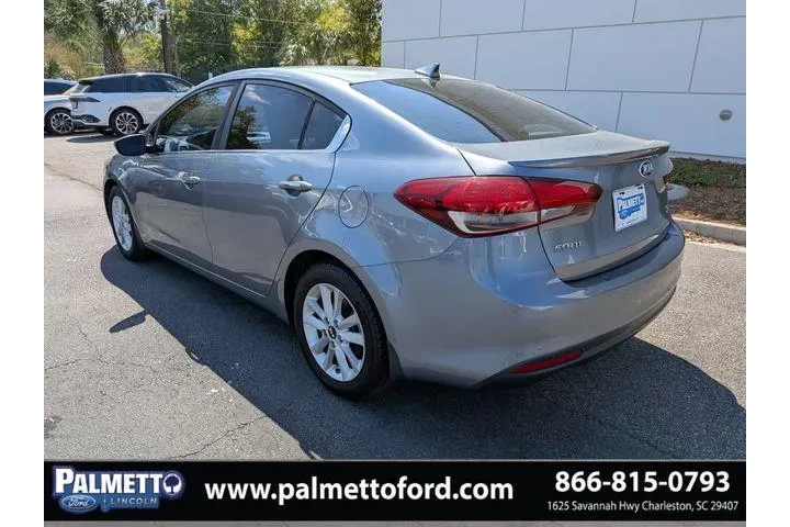 $10997 : Kia Forte 2017 S 4dr Sedan image 5