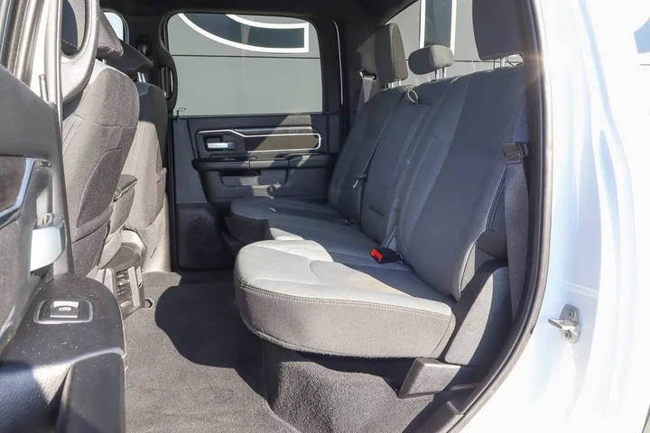 $46988 : 2024 2500 Big Horn 4x4 Crew C image 8