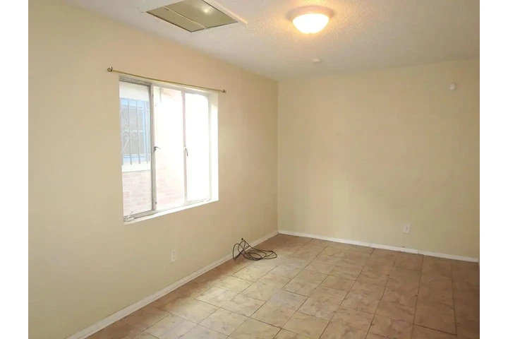 $1000 : 3 Y 2 HABITACIONES image 8