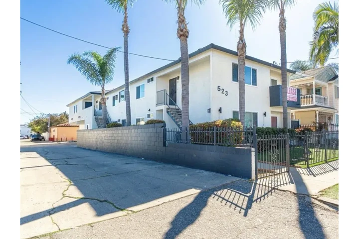 $1950 : 2 Bedroom Apt in Los Angeles image 1