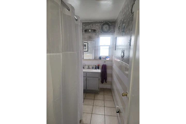 $3400 : Casa grande rrenta image 1