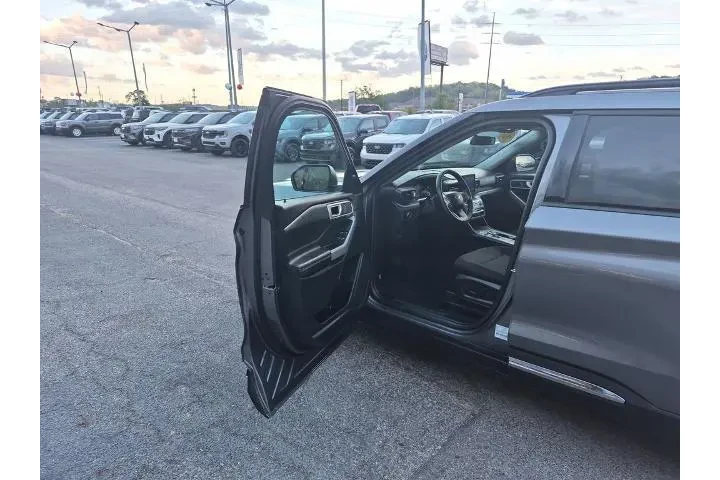 $32988 : Ford Explorer 2024 XLT 4dr S image 8