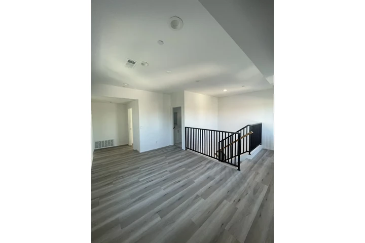 $1 : Casa nueva 5 recámaras en rent image 5