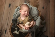 Houston Newborn Photographer thumbnail