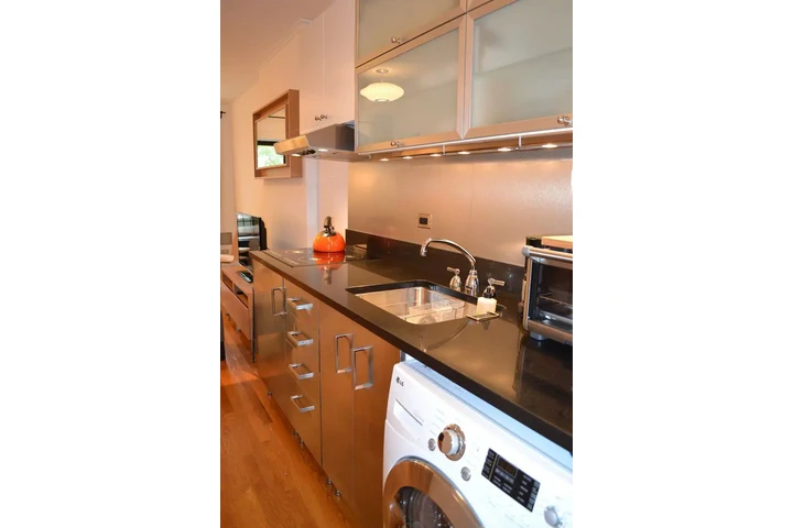 $2500 : 1 BED/ 1 BATH APARTMENT RENTAL image 8