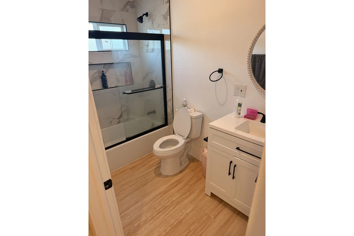 $900 : Room for Rent Cuarto en Renta image 3