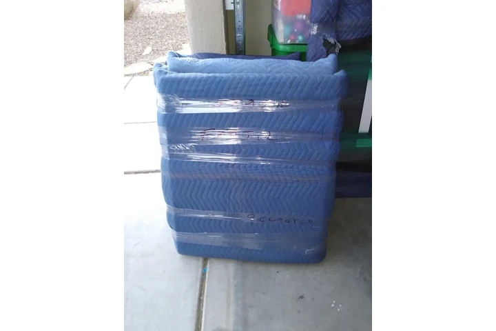 MOVING / MUDANZAS image 6