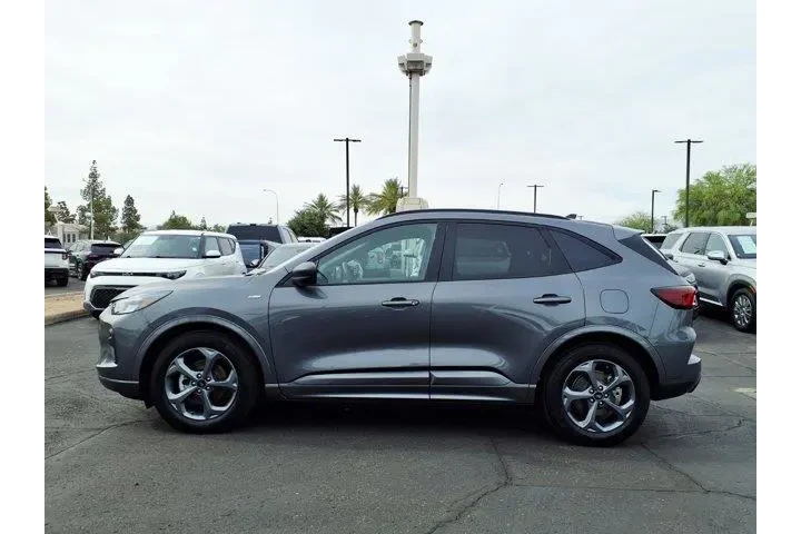 $23329 : Ford Escape 2023 ST-Line 4dr image 3