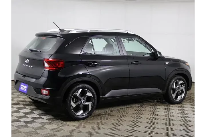 $16169 : Hyundai VENUE 2023 SEL 4dr C image 8