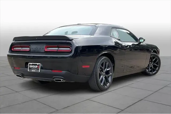 $21798 : Dodge Challenger 2021 SXT 2d image 10