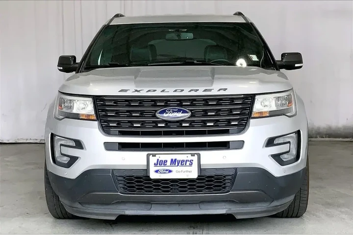 $17991 : Ford Explorer 2017 XLT 4dr S image 2