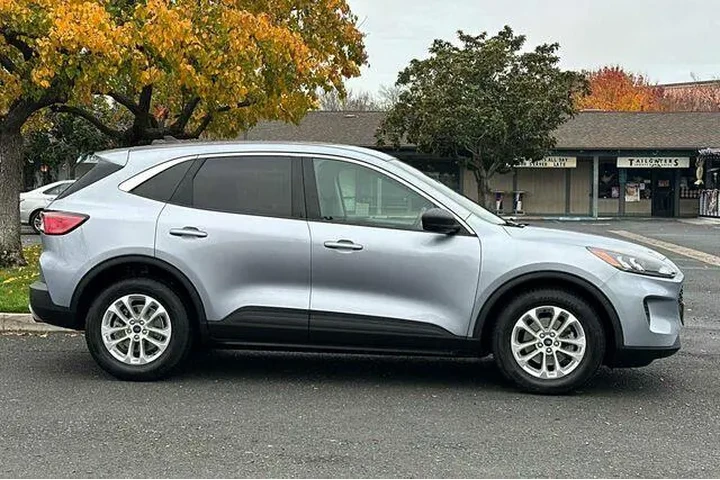 $14925 : Ford Escape 2022 SE 4dr SUV image 7