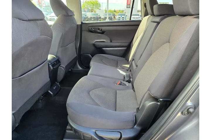 $34988 : Toyota Highlander 2023 L 4dr image 10
