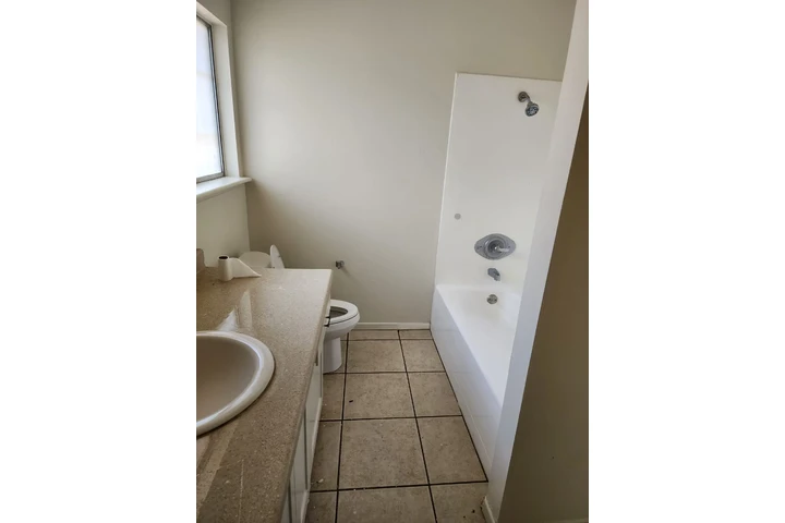 $2400 : Se renta apartament en Rialto image 1