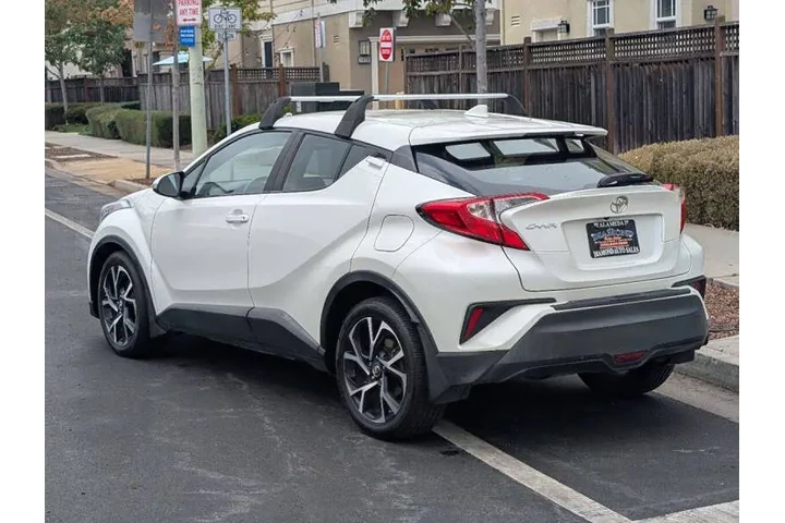 $15988 : 2018 C-HR XLE Premium image 8