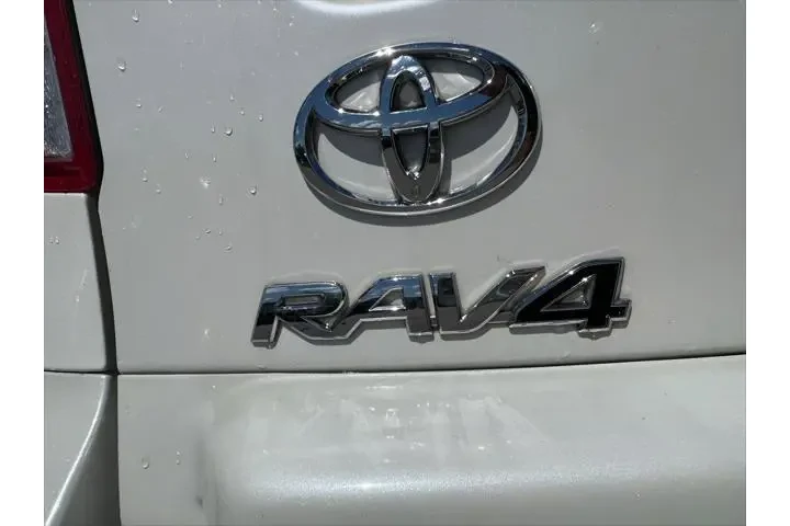 $9766 : Toyota RAV4 2011 4x4 Limited image 9