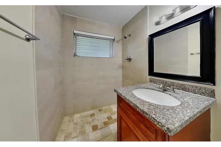 $2500 : 3Bed In Little Havana Miami image 6