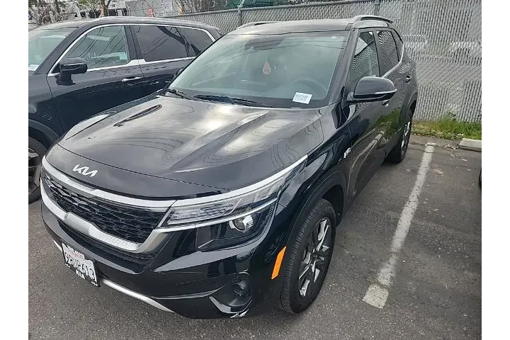 $22691 : Kia Seltos 2023 AWD S 4dr SU image 3