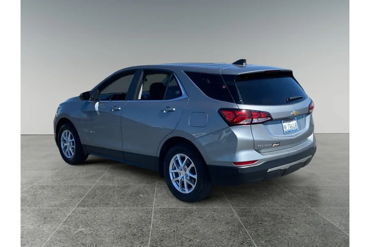 $27414 : Chevrolet Equinox 2024 LT 4d image 3