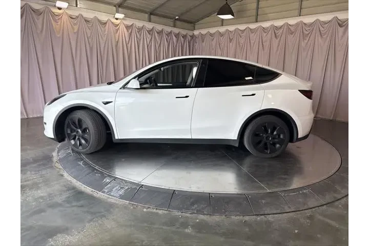 $29449 : Tesla Model Y 2023 AWD Long image 8