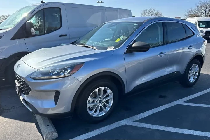 $19988 : Ford Escape 2022 SE 4dr SUV image 1