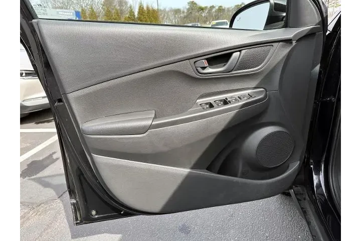 $18999 : Hyundai KONA 2023 AWD SEL 4d image 8