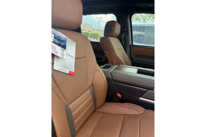 $70000 : 🚘 Tundra 2025 * image 8