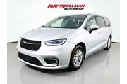 $26975 : Chrysler Pacifica 2023 Touri thumbnail