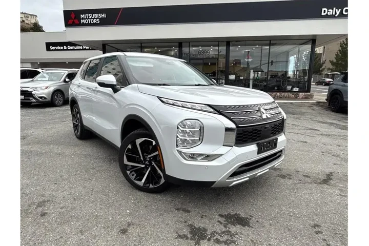 $28830 : Mitsubishi Outlander 2024 SE image 2