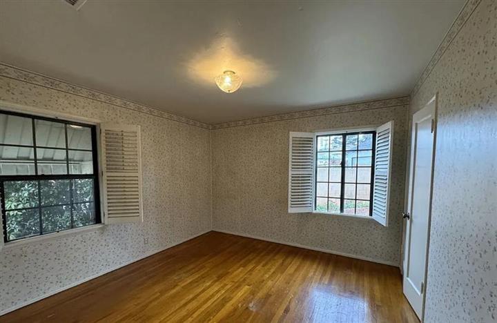 $2500 : Cozy Single-Family Home image 7