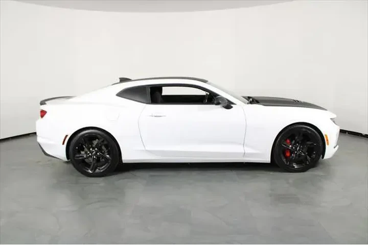 $26533 : Chevrolet Camaro 2021 LT1 2d image 10
