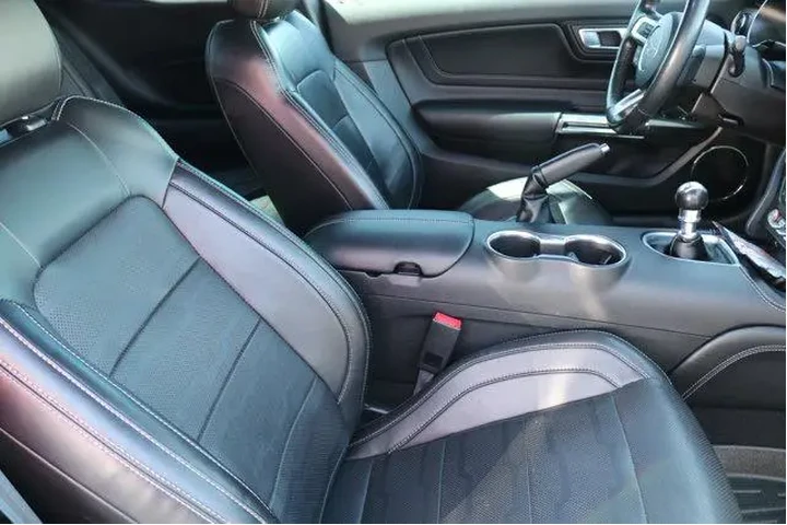 $36837 : Ford Mustang 2020 GT 2dr Fas image 3