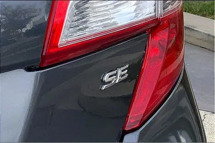 $12985 : Toyota Camry 2013 SE 4dr Sed image 8