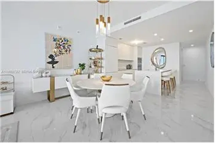 $12500 : Rental property with 3 bedro image 3