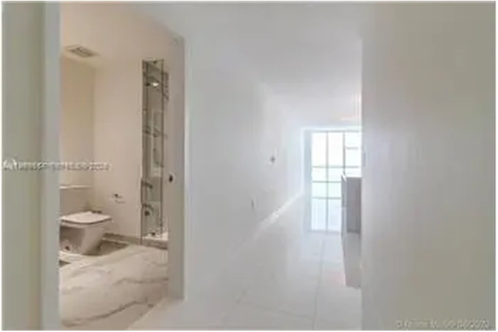 $9900 : Rental property with 3 bedro image 3