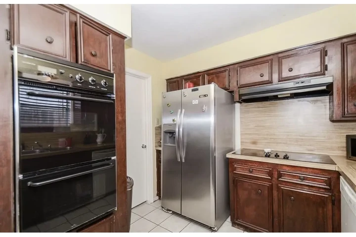 $1700 : Rent image 4