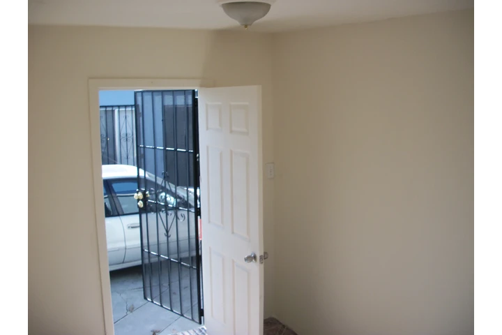 $500 : HABITACION EN COMPTON $ 490 image 9