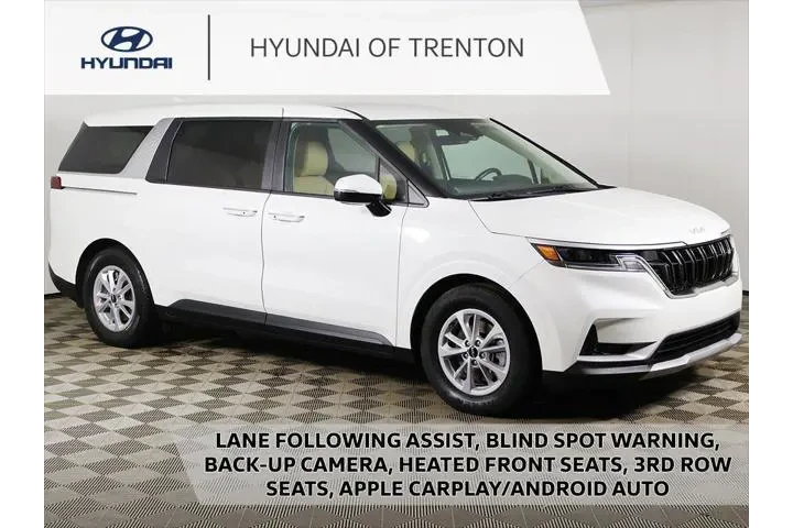 $30299 : Kia Carnival 2024 LX 4dr Min image 1