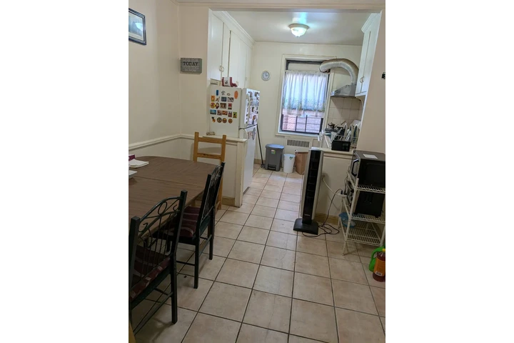 $1250 : Rento amplia habitacion image 3