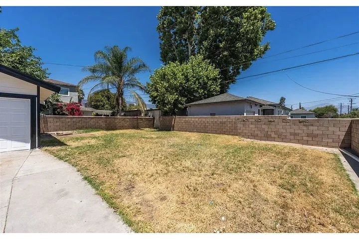 $1250 : Cute home rent. Feliz Navidad image 8