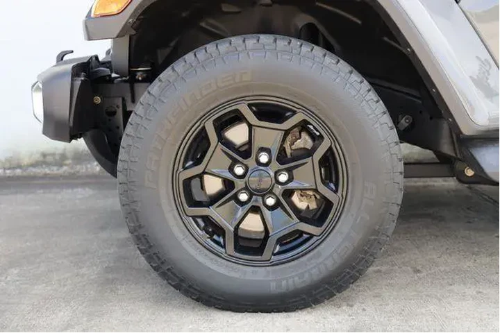 $27973 : Jeep Gladiator 2021 4x4 Spor image 9