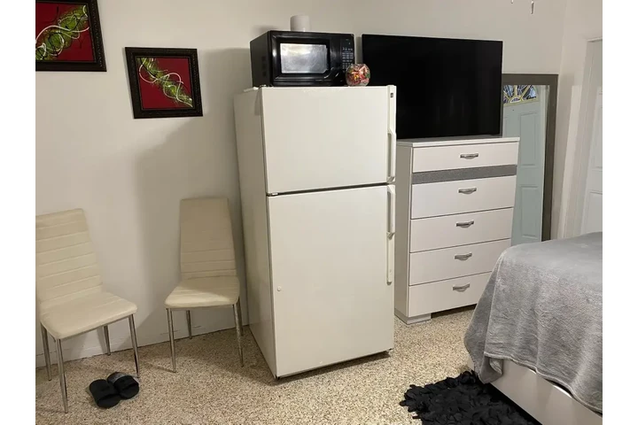 $1000 : Efficency privado image 1