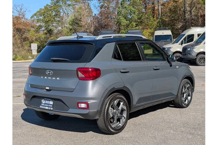 $19995 : Hyundai VENUE 2024 SEL 4dr C image 9