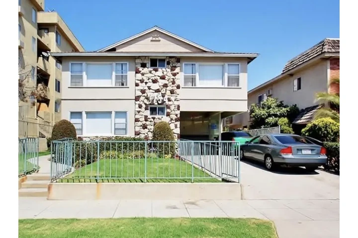 $1550 : 1 Bed 1 Bath Apartment Lynwood image 1
