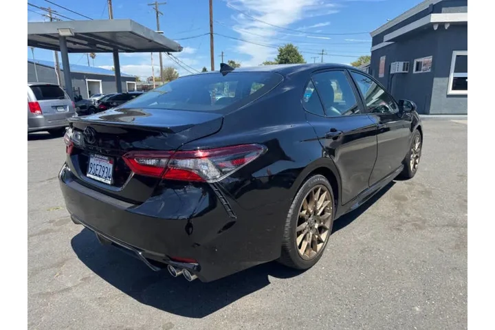 $25998 : 2023 Camry SE Nightshade image 9