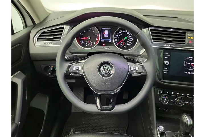 $19998 : Volkswagen Tiguan 2020 SE 4d image 10