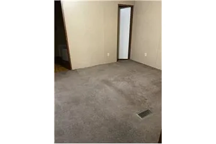 $875 : Rental property with 2 bedro image 6