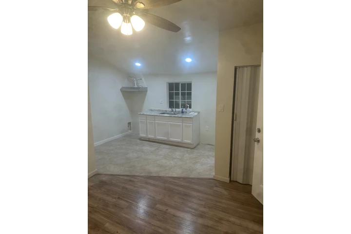 $1300 : Studio image 6